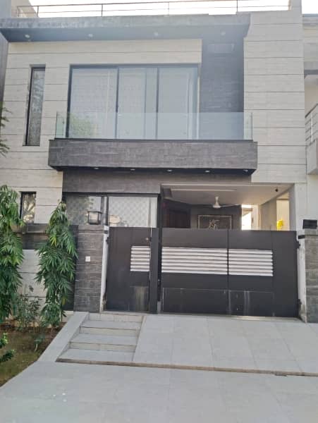 5 Marla House For Rent in Phase 6 DHA Lahore Near Dolmen Mall 0