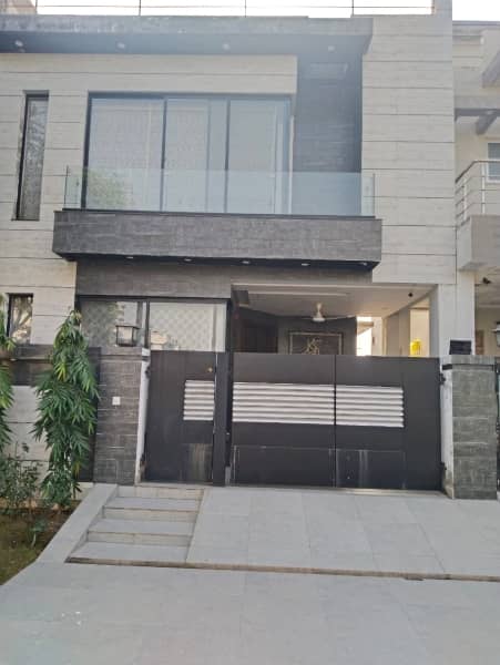 5 Marla House For Rent in Phase 6 DHA Lahore Near Dolmen Mall 17