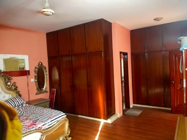 1 kanal Fully Furnished House Is Available For Sale In DHA Phase 4 Lahore At Super Hot Location. 3