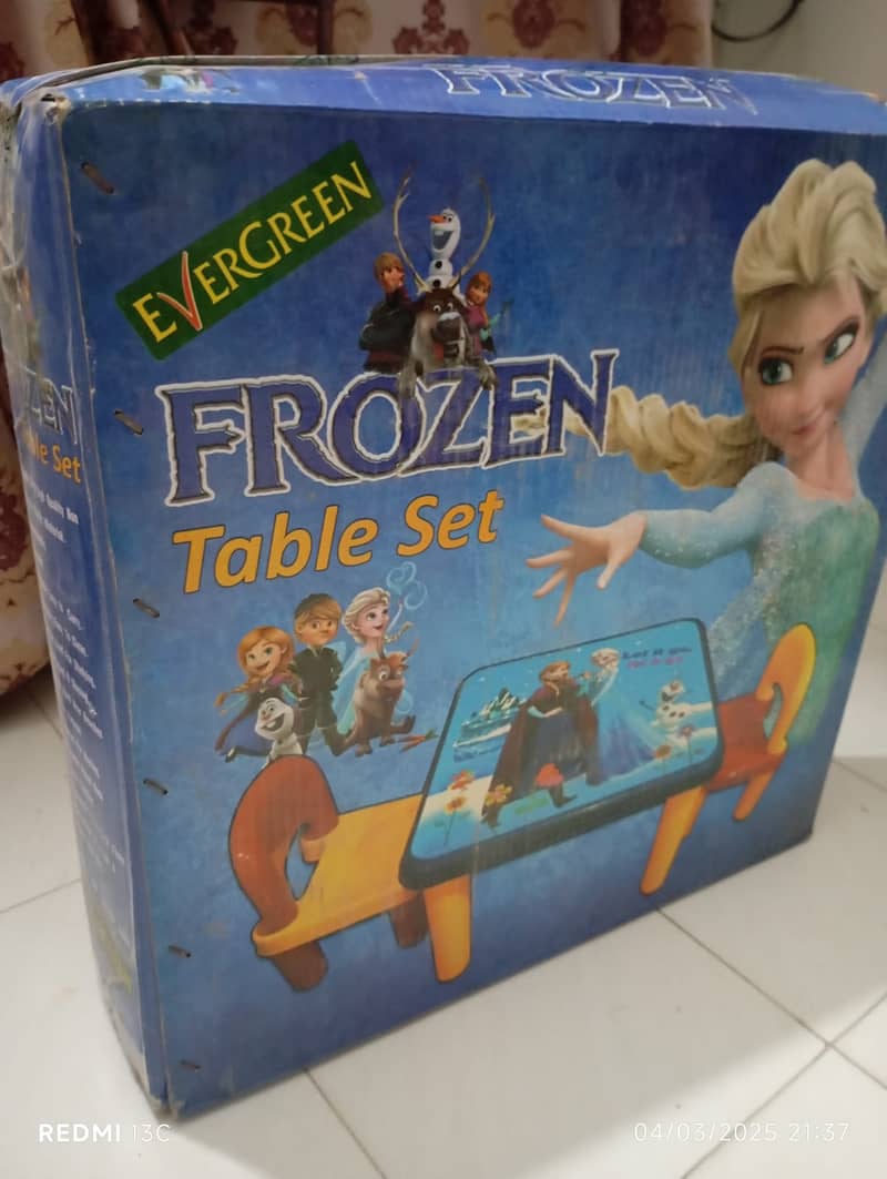 Frozen Table and Chairs Set for Kids! 2