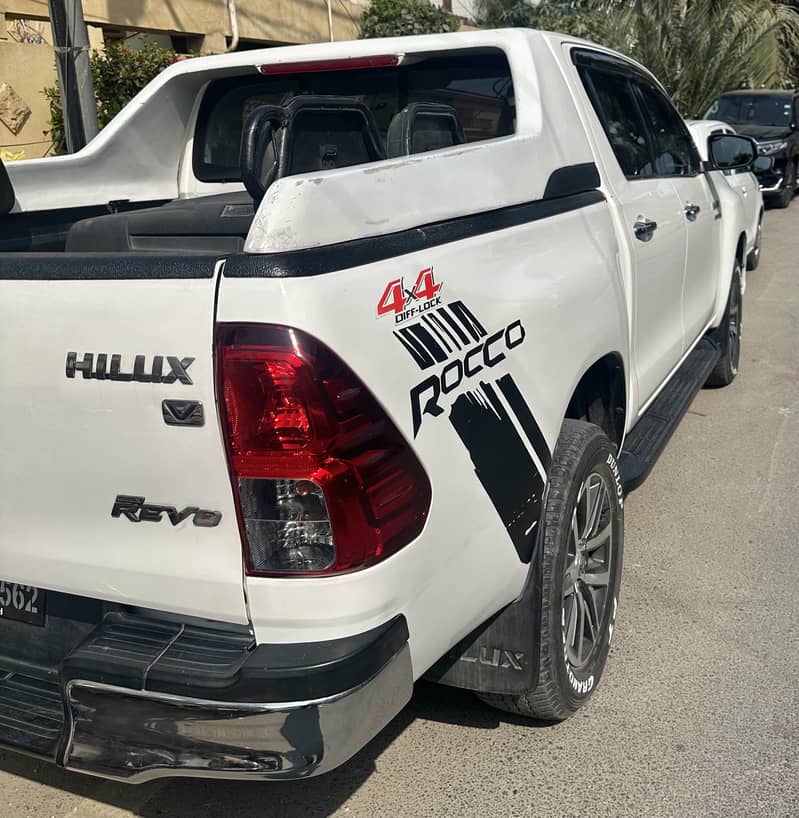 Toyota Hilux 2017 REVO V CRUISETRONIC 9