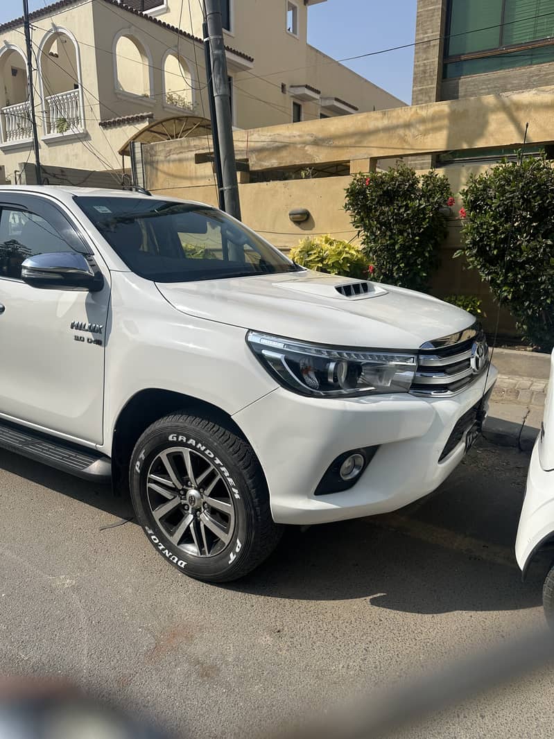 Toyota Hilux 2017 REVO V CRUISETRONIC 11