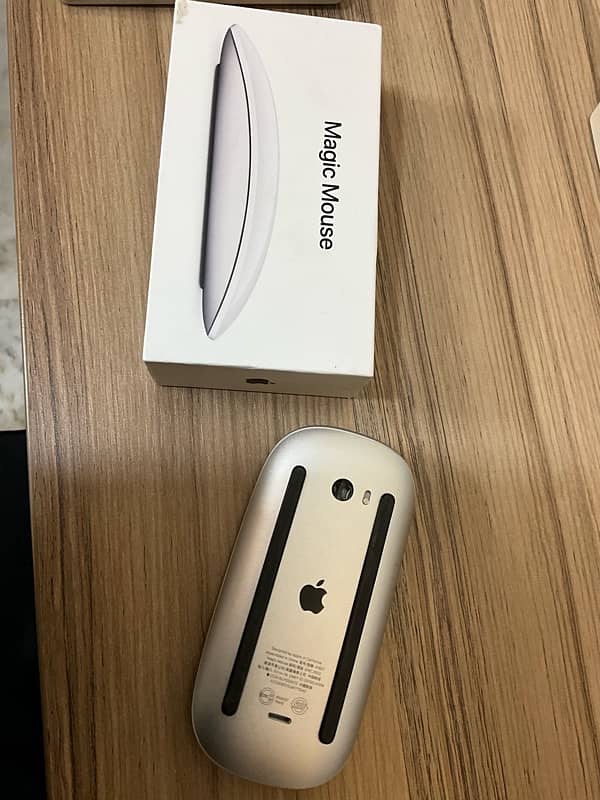 Apple Magic Mouse 3   Modle#: A1657 with books 1