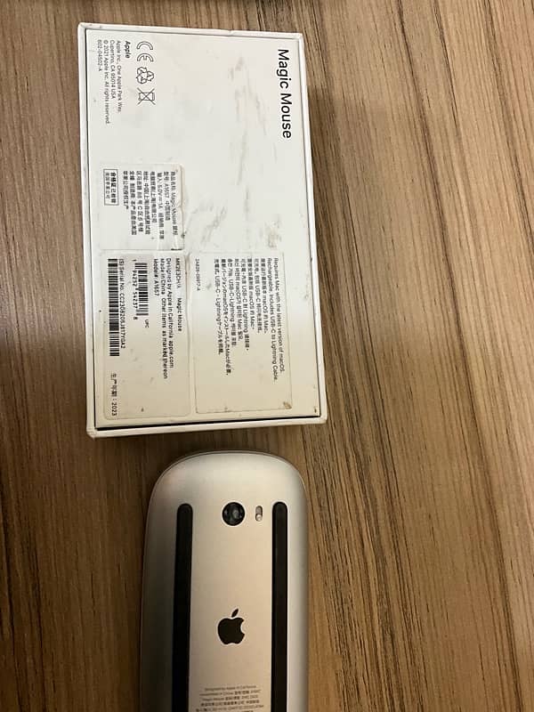 Apple Magic Mouse 3   Modle#: A1657 with books 2