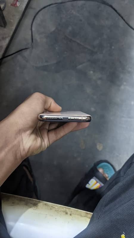 iPhone XS 64 GB factory look 1