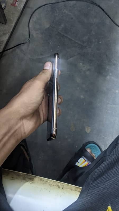 iPhone XS 64 GB factory look 2