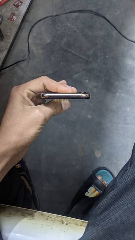 iPhone XS 64 GB factory look 4