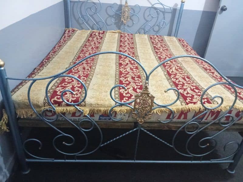 Pure iron bed 3