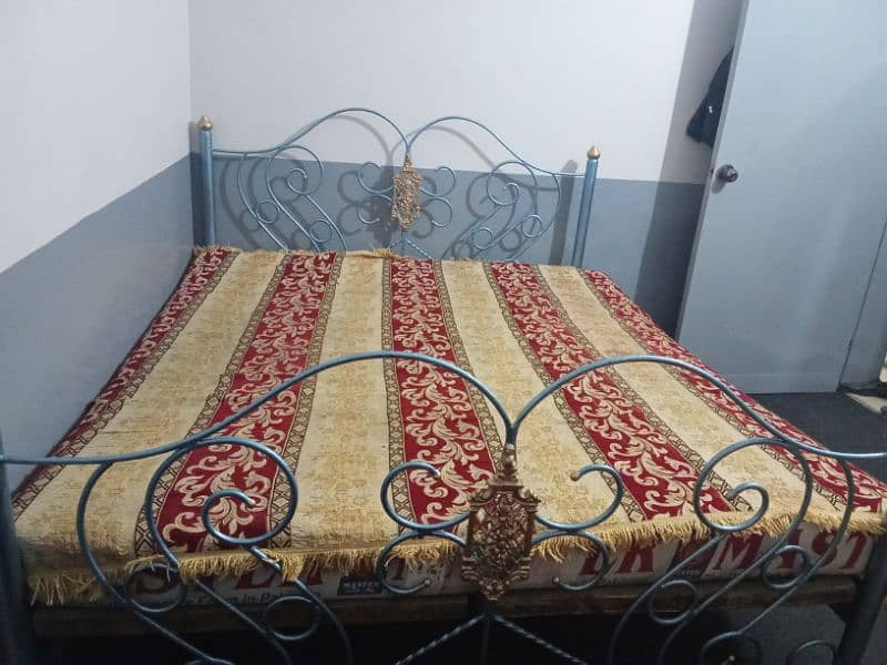 Pure iron bed 4