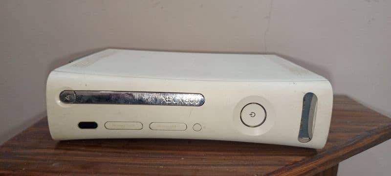 x box 1tb for sale in good condition with 200 games pre installed 3