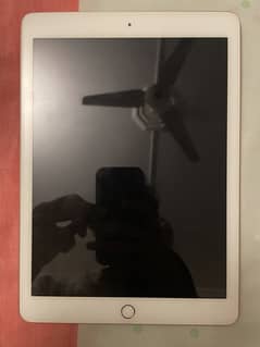 iPad 6th Generation in 9/10 Condition