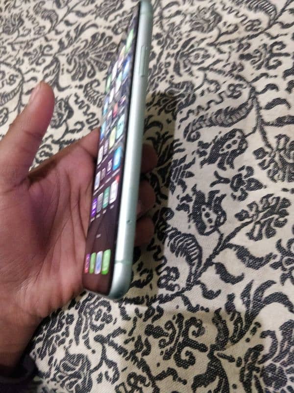 IPHONE 11 NON PTA 4