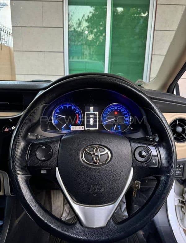 Toyota Corolla Altis 2017 4