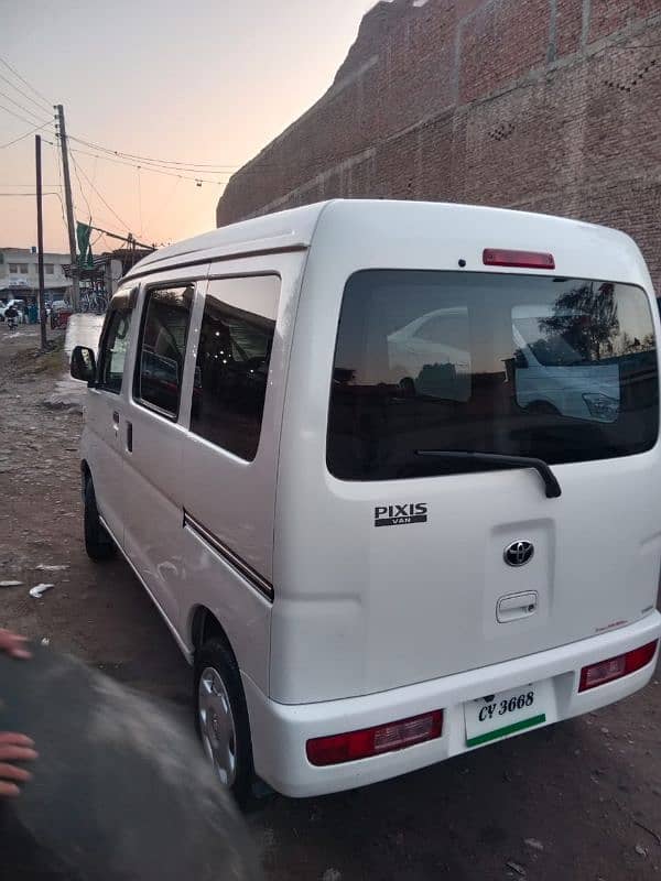 Toyota Pixis van 2013 4