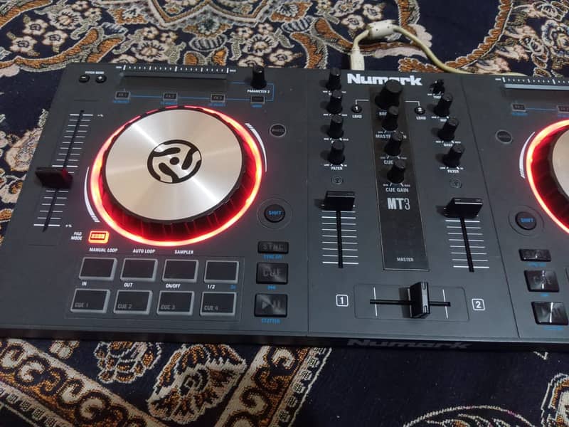 Numark Mixtrack Pro 3 AllInOne DJ Controller for Serato D 2