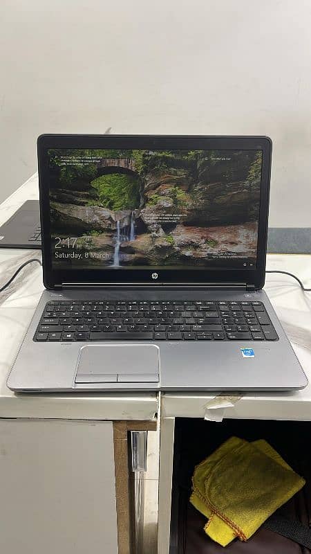 hp corei3 4th generation , 4gb ,128gb ssd . plus 2 gb card 0