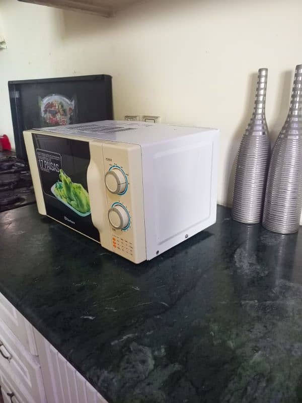 20L dawlance microwave for sale. 2