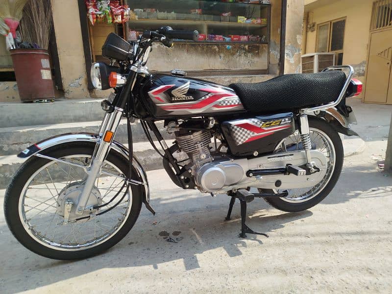 Honda CG 125 Black 6