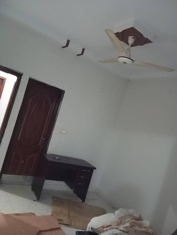 Lease 5 Room ( 3 bed Dd) Portion Available for Sale Good Condition 45 K Rental Income Gulistan e Johar Block 2 2