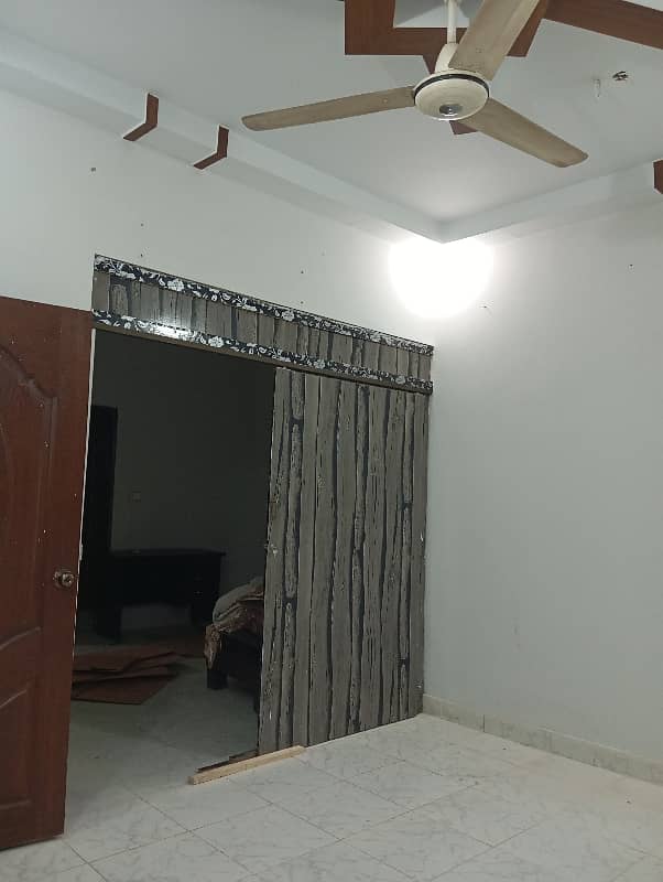 Lease 5 Room ( 3 bed Dd) Portion Available for Sale Good Condition 45 K Rental Income Gulistan e Johar Block 2 3