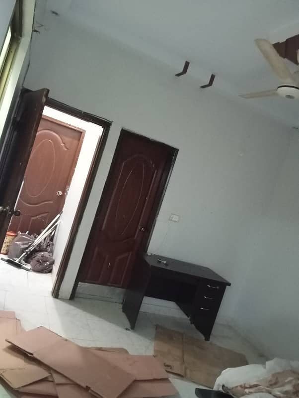 Lease 5 Room ( 3 bed Dd) Portion Available for Sale Good Condition 45 K Rental Income Gulistan e Johar Block 2 5