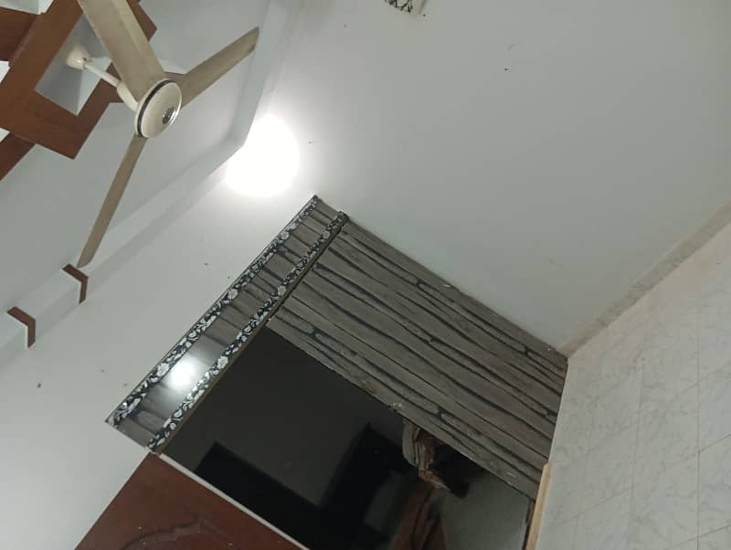 Lease 5 Room ( 3 bed Dd) Portion Available for Sale Good Condition 45 K Rental Income Gulistan e Johar Block 2 6