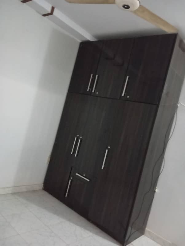 Lease 5 Room ( 3 bed Dd) Portion Available for Sale Good Condition 45 K Rental Income Gulistan e Johar Block 2 8