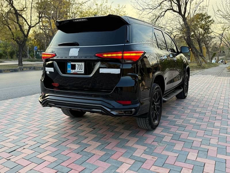 Toyota Fortuner Legender 2022 Bumper to bumper geniune 8