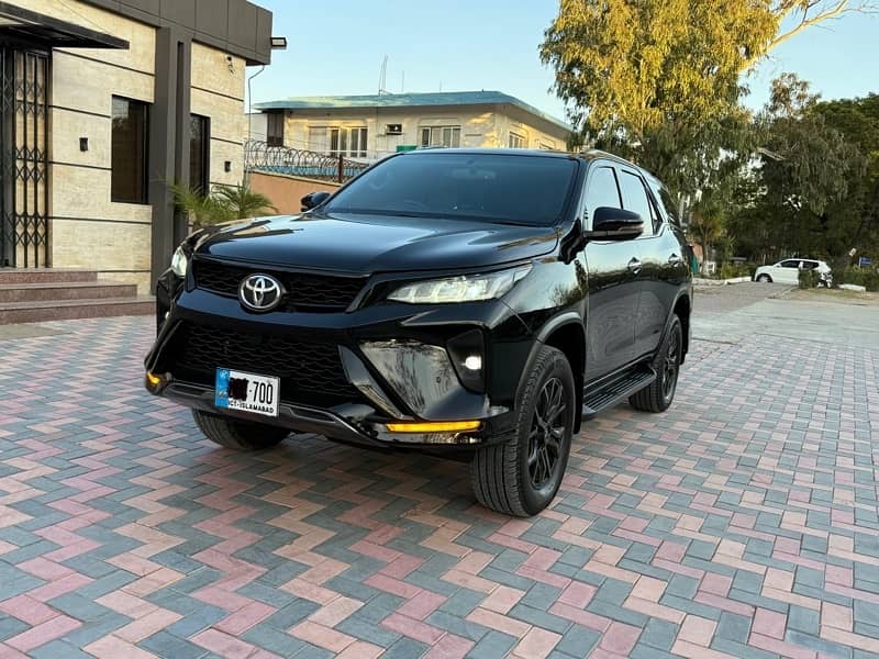 Toyota Fortuner Legender 2022 Bumper to bumper geniune 9