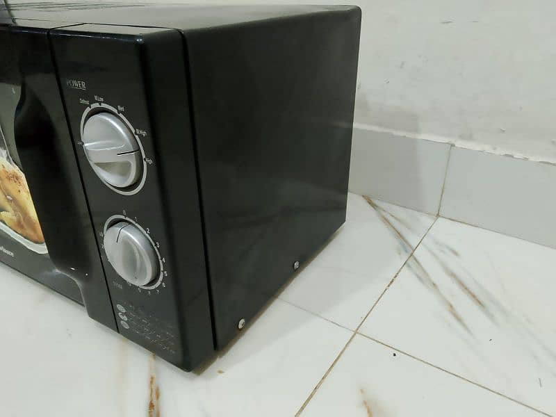 Dawlance Microwave Oven. 2