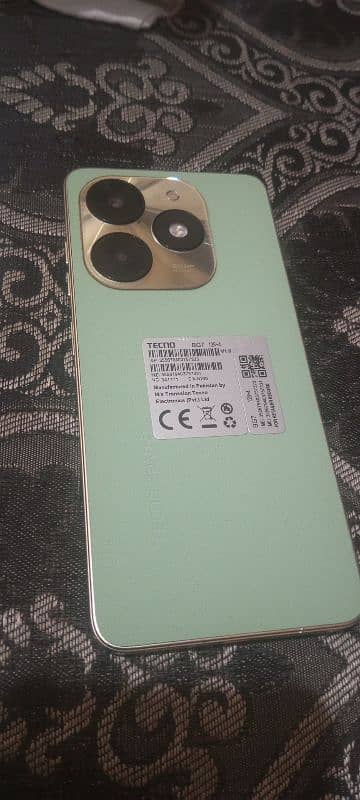 Tecno Spark 20 c  8 /128 5