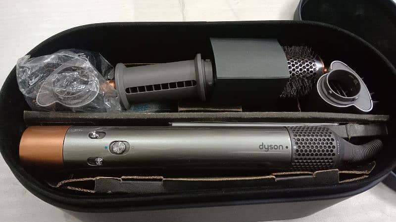 Dyson Airwrap 120V. 0