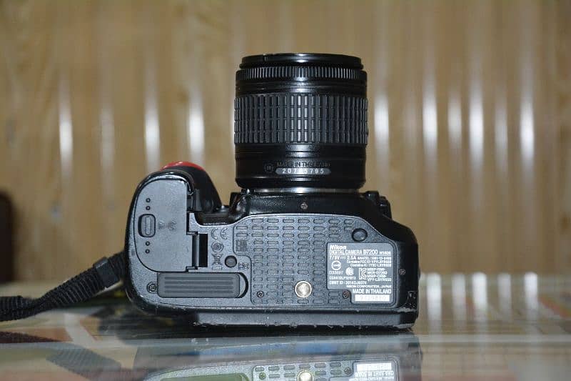 Single hand used Nikon d7200 with 2 lens and all accessories 7