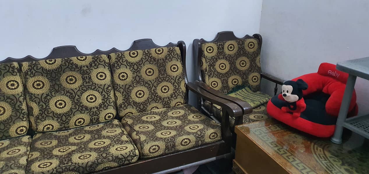 5 seater pure wooden sofa 100 percent pure wooden urgent sale 1