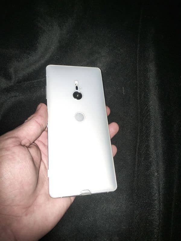 Sony Xperia XZ3 1