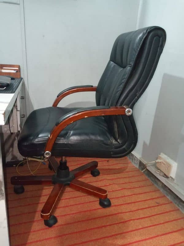 Office chair black color 2