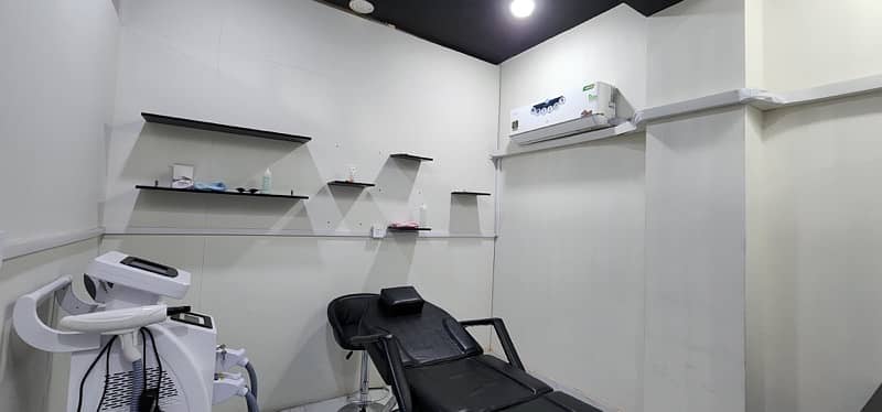 urgent sale Aesthetic clinic setup 3