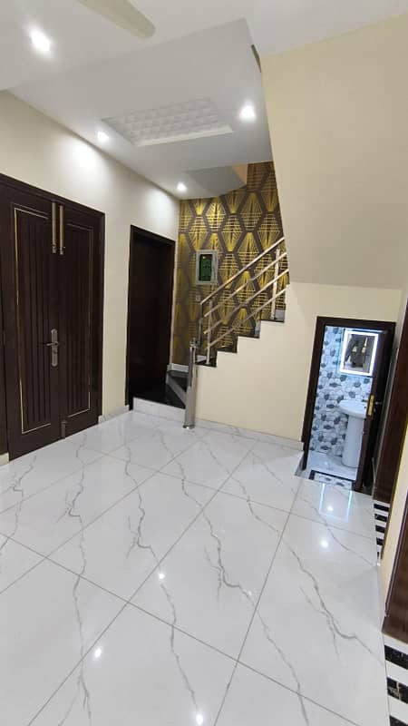 Spacious 10 Marla House Upper Portion avialable for Rent 15