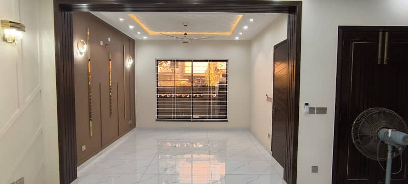 Spacious 10 Marla House Upper Portion avialable for Rent 24