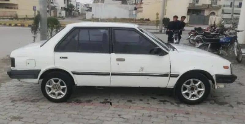 Nissan Sunny 1983 3