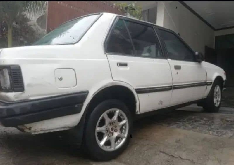 Nissan Sunny 1983 4