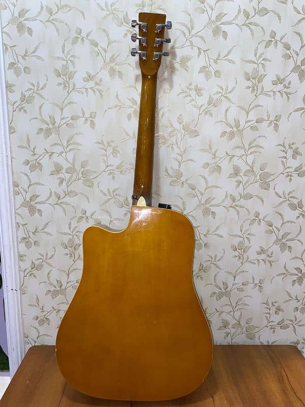 Yellow guitar almost Brand New condition 1