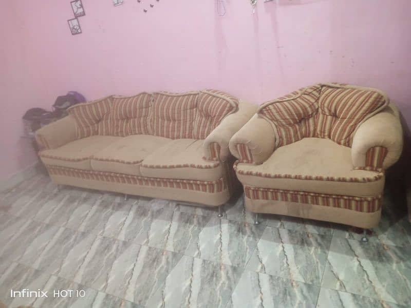 7 seater sofa set. . good condition condition 10/8 urgent sale 1