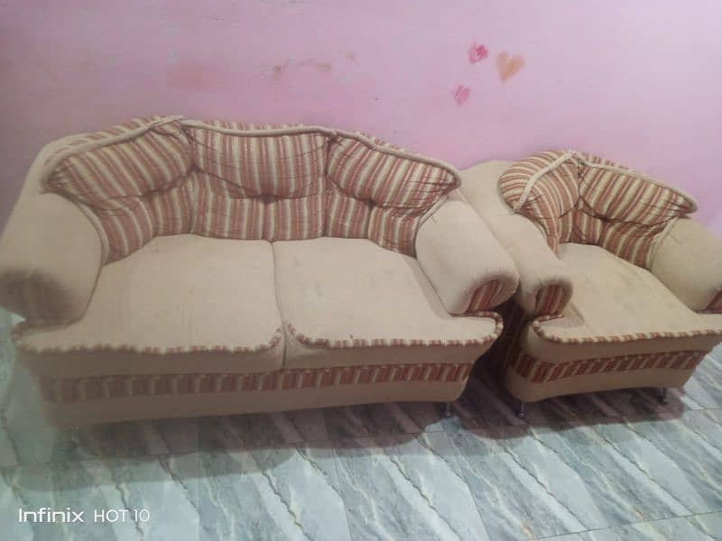 7 seater sofa set. . good condition condition 10/8 urgent sale 3