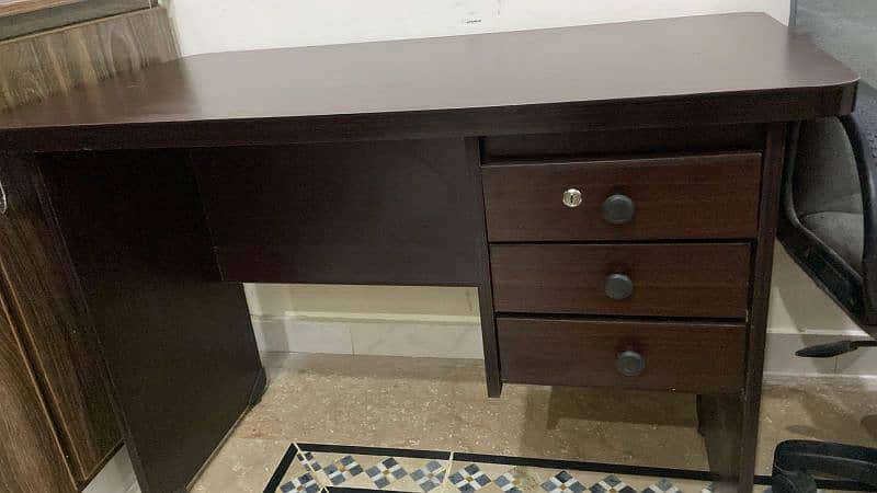 Office table and chair for sale 0