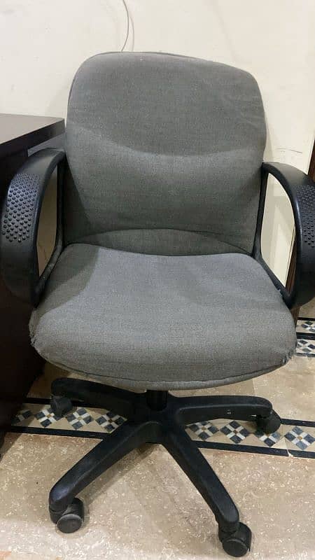 Office table and chair for sale 2