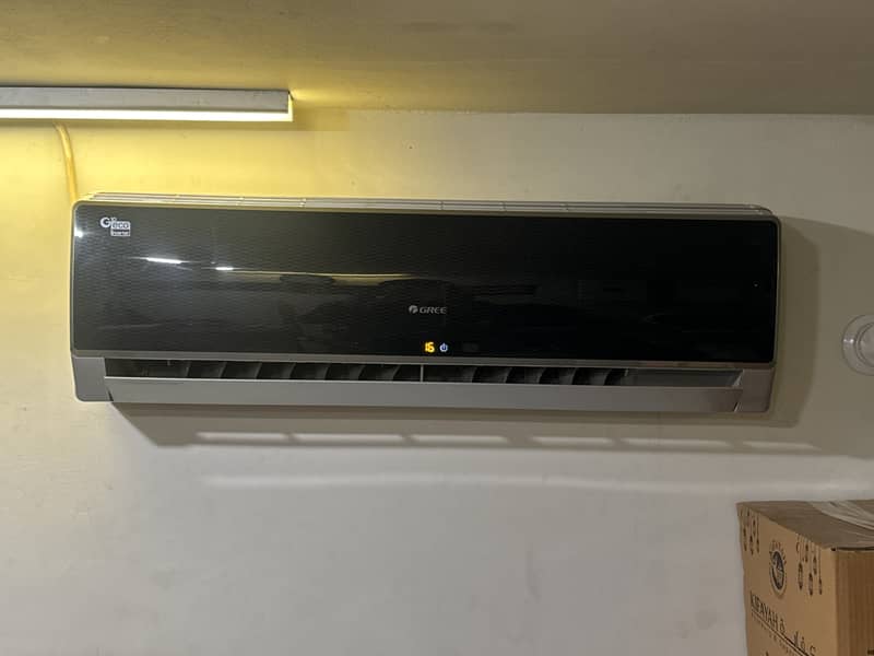 Gree inverter 1.5 ton G10 Variant AC for sell urgent 0