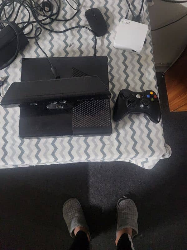 Xbox 360 With Kinect And 1 Wireless Controller For Sale 1