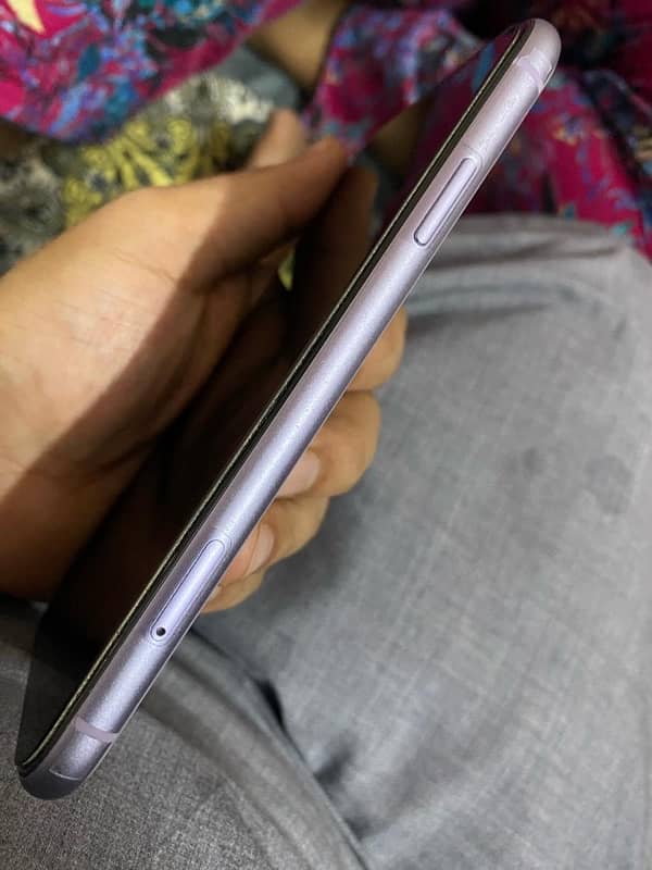 Iphone 11 64gb JV Purple color 10/9 Condition 2