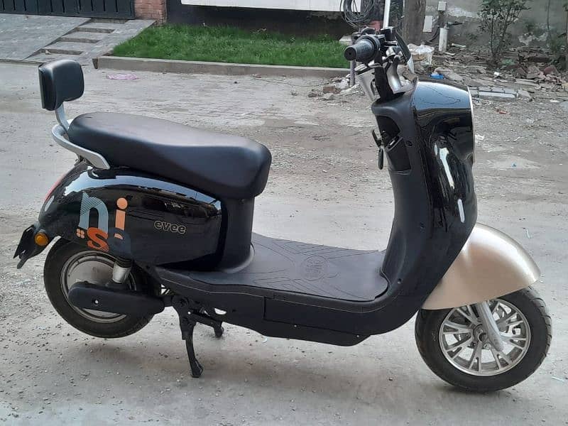 Evee Scooty Nisa 1